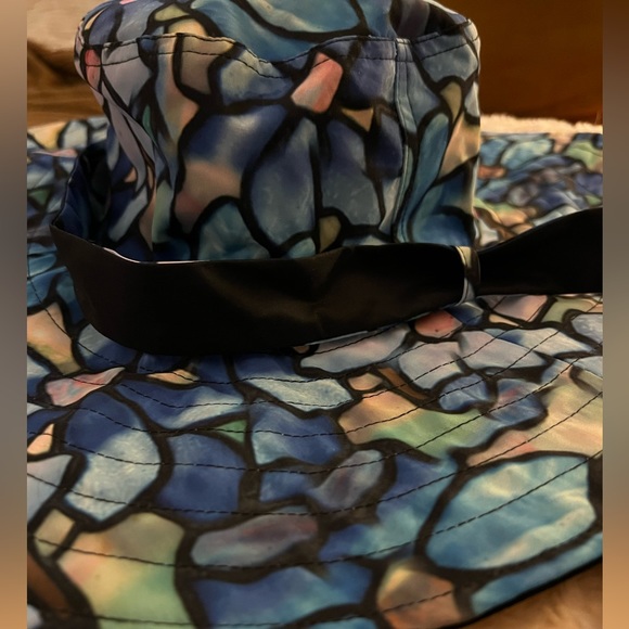 Ladies reversible sun/rain hat with UVB protection. - Picture 2 of 4